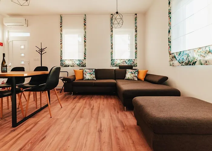 Topart Apartmanok ***** Algyo
