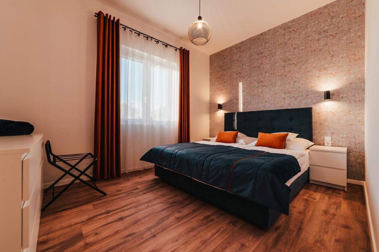 Topart ***** Apartment Algyo