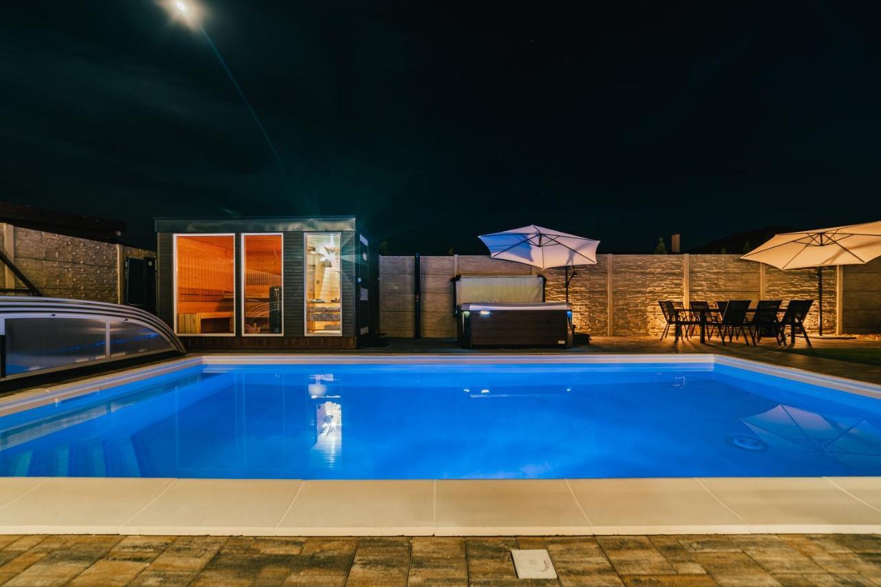 Topart ***** Apartment Algyo