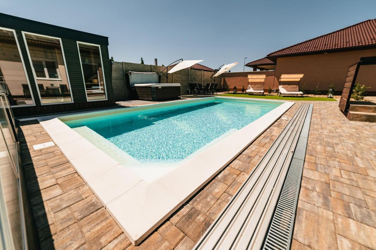 Apartment Topart ***** Algyo